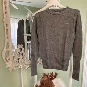 🛍 American Eagle Outfitters Gray Ribbed Crew Neck